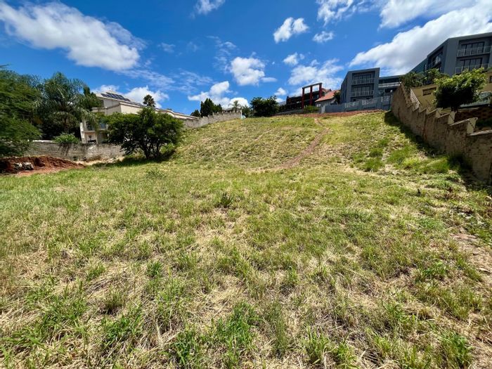 Vacant Land Residential For Sale in Cashan: 1425m², secure estate with clubhouse access.
