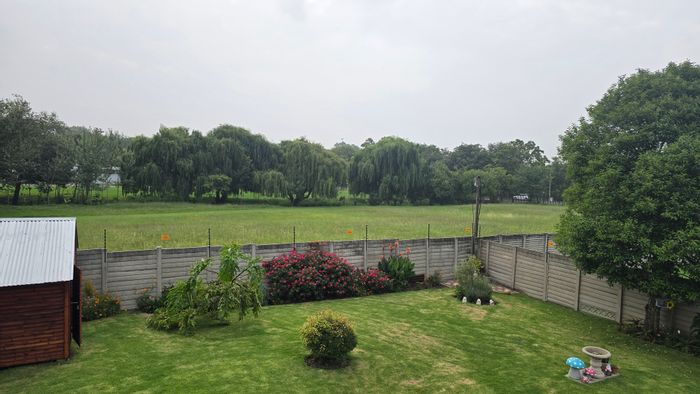 Cottage to Rent in Hurlyvale: 1 Bed, Park View, Energy-Efficient, Secure Parking.