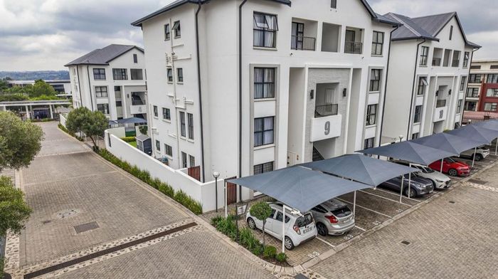 For Sale: 2-Bedroom Apartment in Greenstone Hill with Gym, Pool, and Balcony.