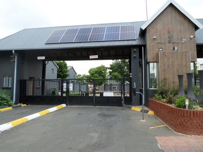 For Sale: 2-Bedroom Townhouse in Greenstone Hill with private patio and community pool.