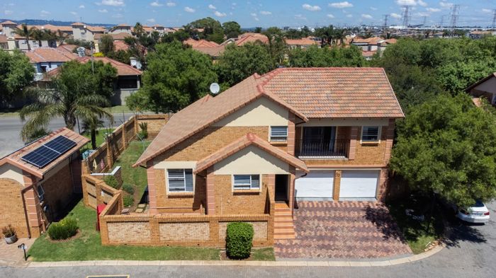 Eden Glen House For Sale: 5 Bedrooms, Inverter, Outdoor Jacuzzi, Braai Area.