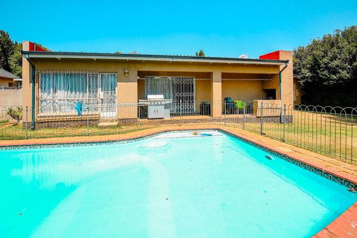 Highway Gardens House For Sale: Open-plan living, pool, study, double garage.