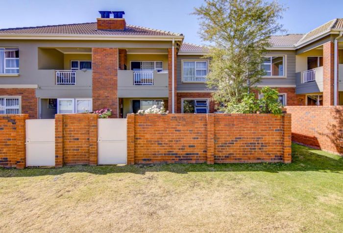 For Sale: Greenstone Hill Townhouse with 24-hour security, pool, and pet-friendly garden.