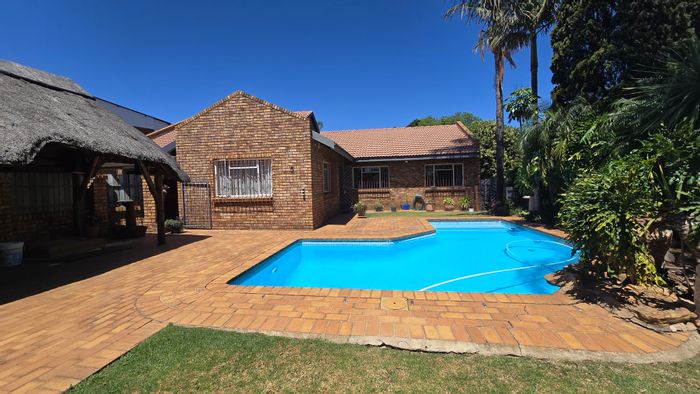 For Sale: House in Clarens Park with pool, lapa, and double garage.