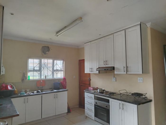 House for Sale in Esikhawini Central: 3 Bedrooms, 2 Bathrooms, Vacant Land Opportunity.