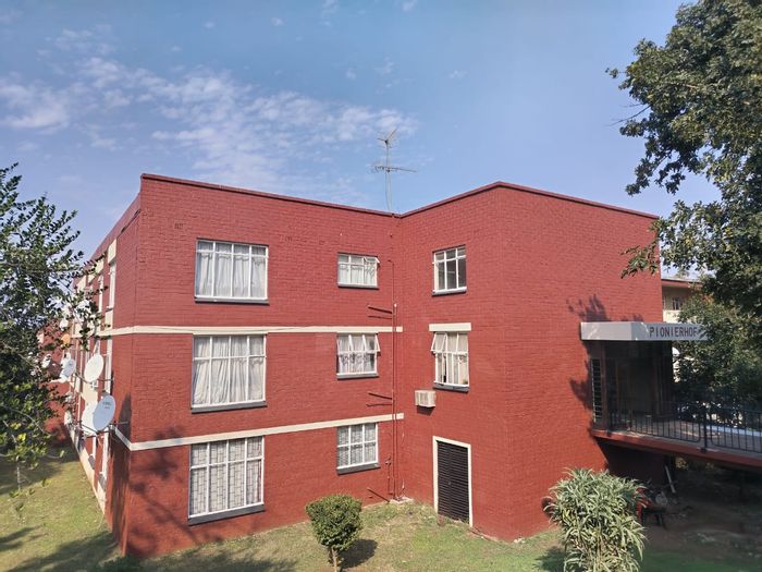 For Sale: 2-Bedroom Apartment in Empangeni Central, near shops and transport.