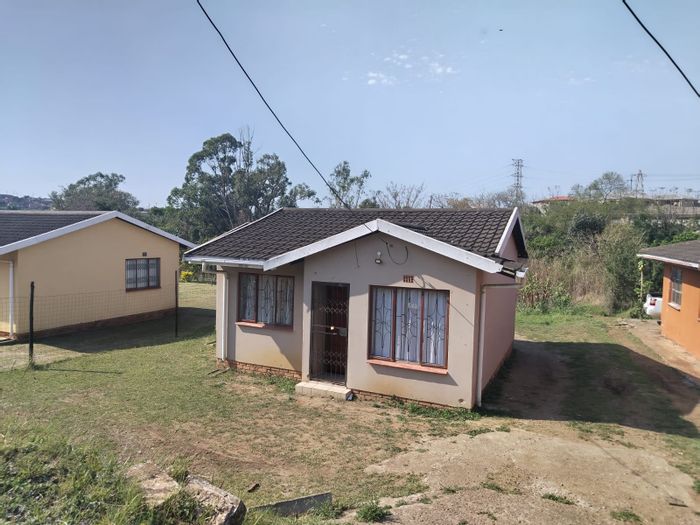 Ngwelezana House For Sale: 2 bedrooms, spacious yard, close to amenities.
