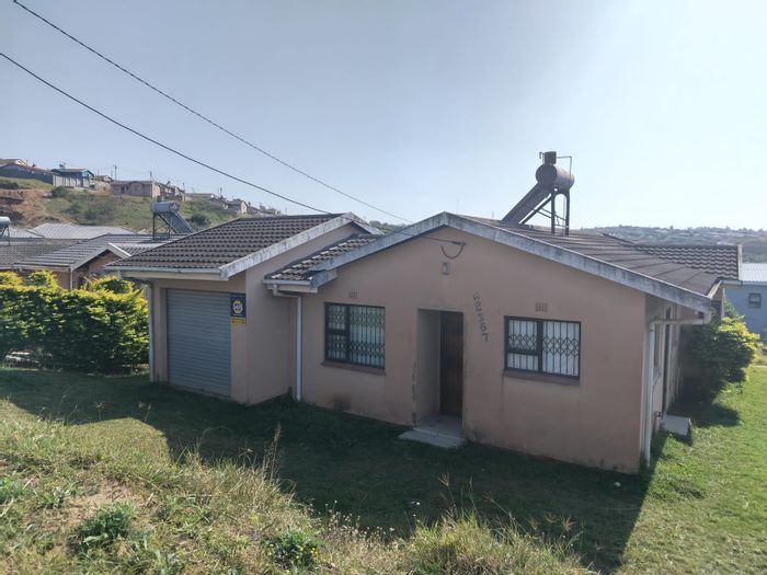 Ngwelezana House For Sale: 3 bedrooms, 2 bathrooms, spacious yard, single garage.