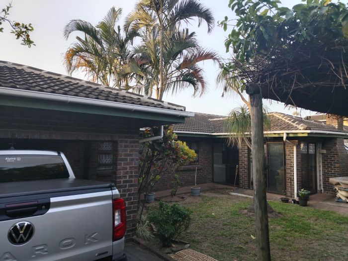 For Sale: 4-Bedroom Duet in Birdswood with entertainment area and close to schools.