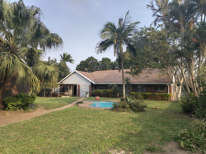 For Sale: House in Meer En See with pool, spacious layout, and flexible rooms.