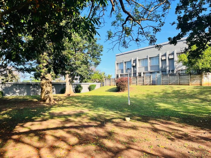 For Sale: Townhouse in Panorama with 2 bedrooms, garage, and communal facilities.