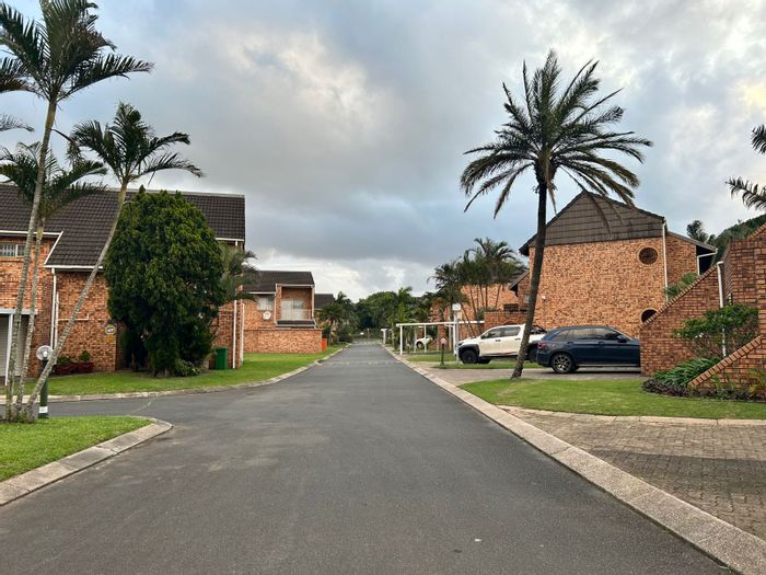 For Sale: Townhouse in Meer En See with pool, braai area, and 3 bedrooms.