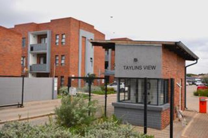 Ground-floor 2-bedroom apartment in Ravenswood with private patio and secure parking. For Sale.