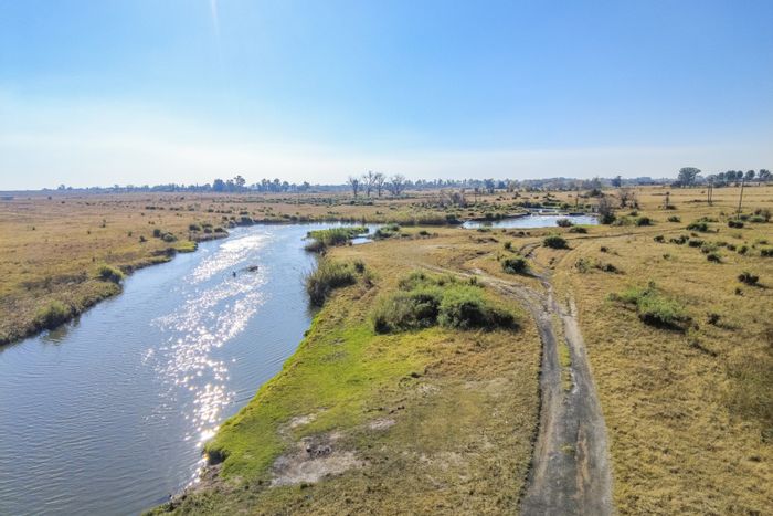 Kaalplaats West Small Holding For Sale: 3.8 HA with river access and fishing.