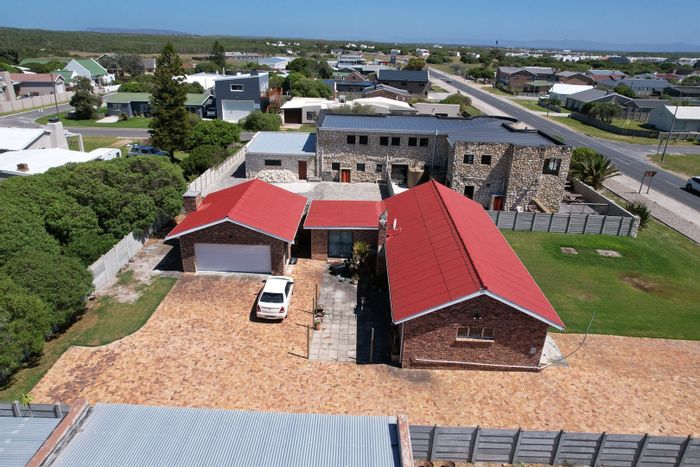 For Sale: Versatile House in Struisbaai Central with flatlet and business potential.