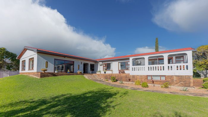 Spacious 5-bedroom house in Bredasdorp Central with office, braai area, and garden. For Sale.