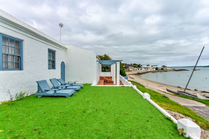 Lagoon front house with guest cottage in Middedorp, For Sale. 