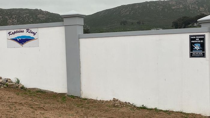 For Sale: House in St Helena Views with 3 beds, garage, and scenic patio.