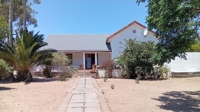 Vredenburg Central House For Sale: Spacious corner plot, office, braai area, double garage.