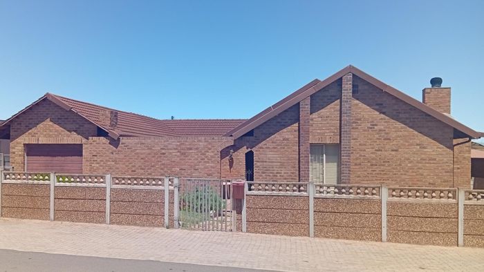 Vredenburg Central House For Sale: Spacious plot, 4 bedrooms, entertainment area, ample parking.