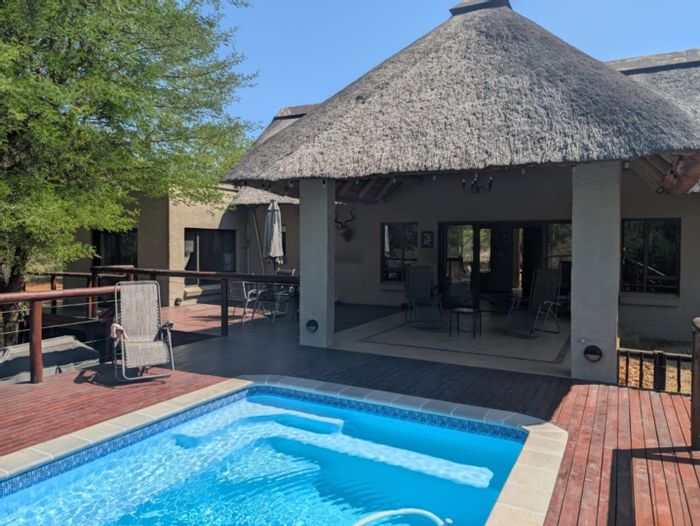 House to Rent in Raptors View: 3 beds, pool, outdoor showers, wildlife estate amenities.