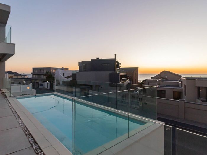 Bloubergstrand House For Sale: Beach proximity, sea views, pool, and spacious living.