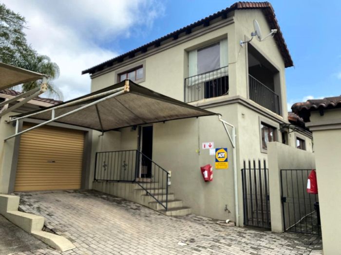 For Sale: Apartment in Kingsview Ext 1 with 2 beds, loft, patio, pool access.