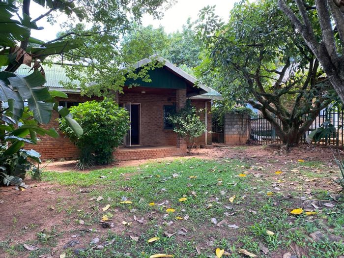 For Sale: House in Kingsview Ext 2 with pool, cottage, and security features.