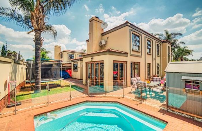 Cluster Home For Sale in Westwood: 3 Bedrooms, Pool, Security, and Garden.