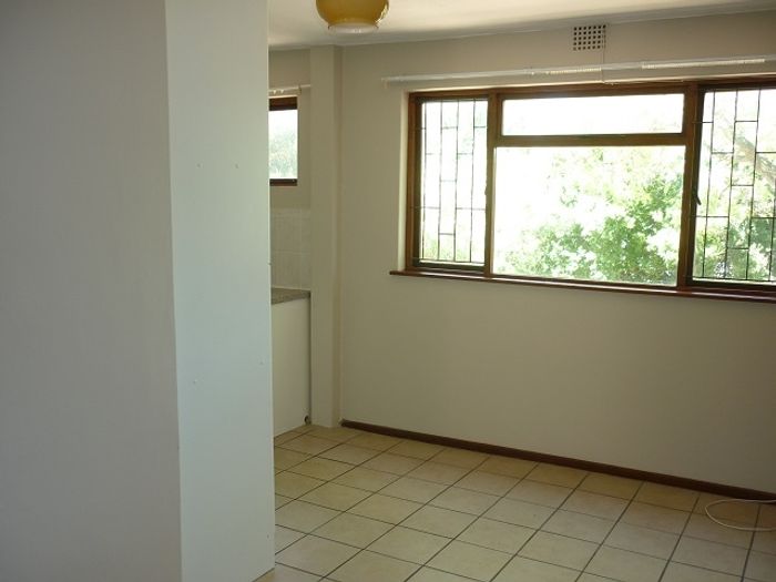 2-bedroom apartment in Uniepark, To Rent, with 2 parking bays and open-plan kitchen.