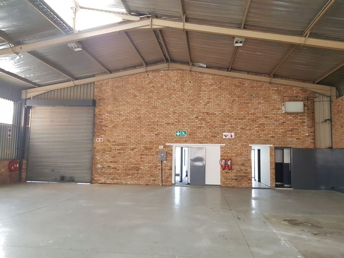 Industrial unit to rent in Halfway House with access control and 3-phase power.