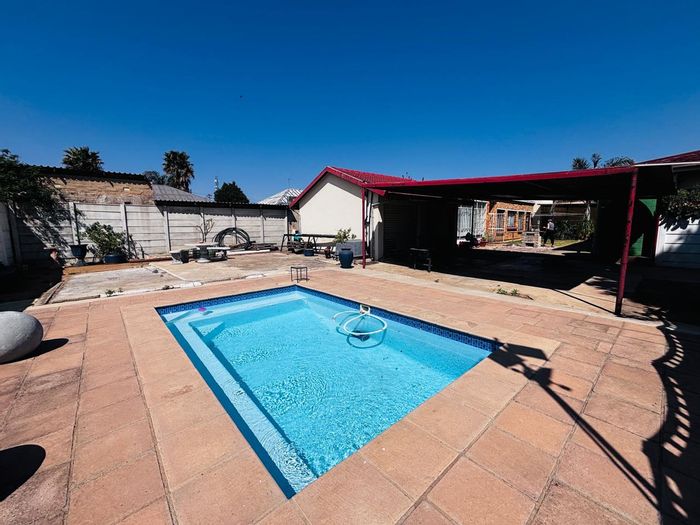 For Sale: Spacious 3-Bedroom House with Pool and 1-Bedroom Flat in Krugersdorp West.