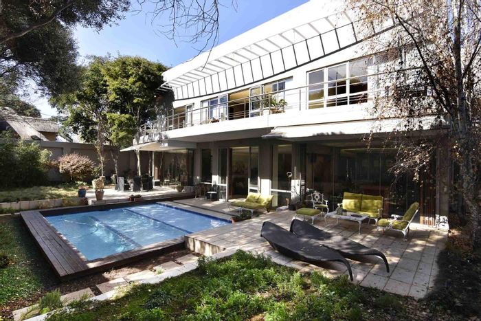 Stylish Illovo House for Sale: Security, Pool, Entertainment Spaces & Private Garden.