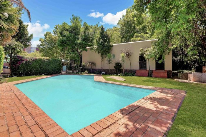 Eltonhill Apartment For Sale: 1 Bed, Pool, Clubhouse, Secure Parking, Great Location.