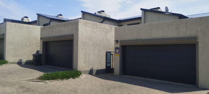 For Sale: House in Ben Fleur with 3 beds, security complex, near amenities.