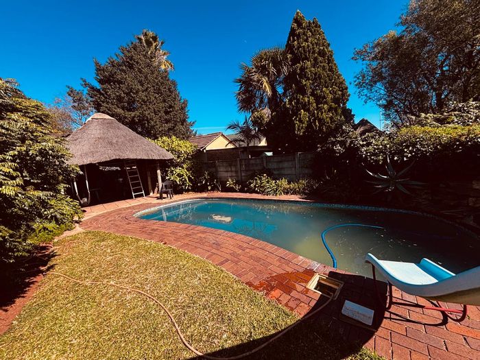 For Sale: Spacious 5-bedroom house in Dan Pienaarville with pool and lapa.