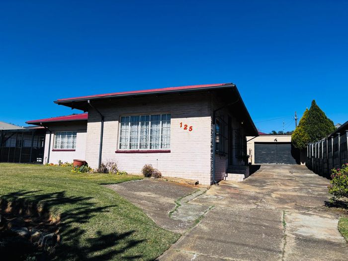 For Sale: Spacious 4-bedroom house in Wentworth Park with large yard and garage.