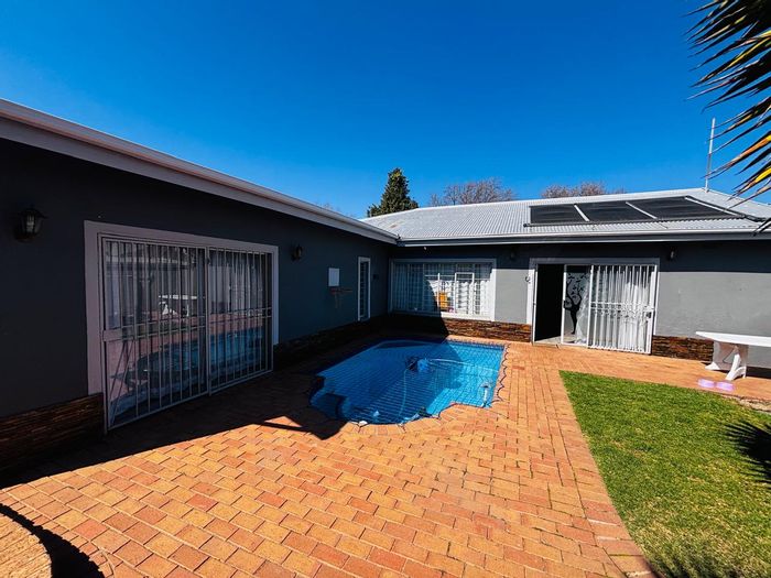 Krugersdorp North House For Sale: 4 bedrooms, pool, granny flat, business potential.