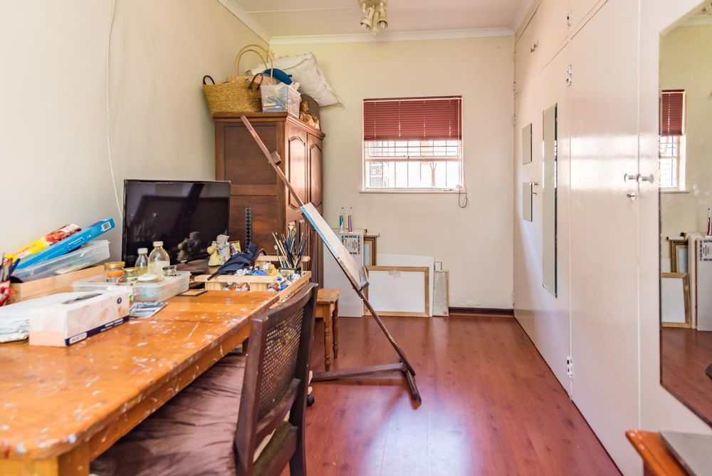 Hobby room or ideal office,off main bedroom, with a separate entrance