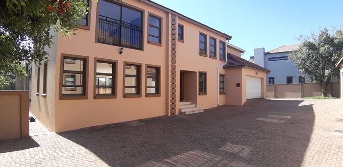 Spacious 6-Bedroom House for Sale in Kosmosdal’s Secure Valley View Estate!