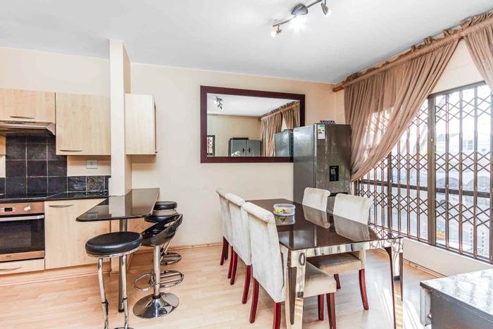 Spacious Sandown apartment for sale: 3 bedrooms, 3 bathrooms, secure complex, balcony.