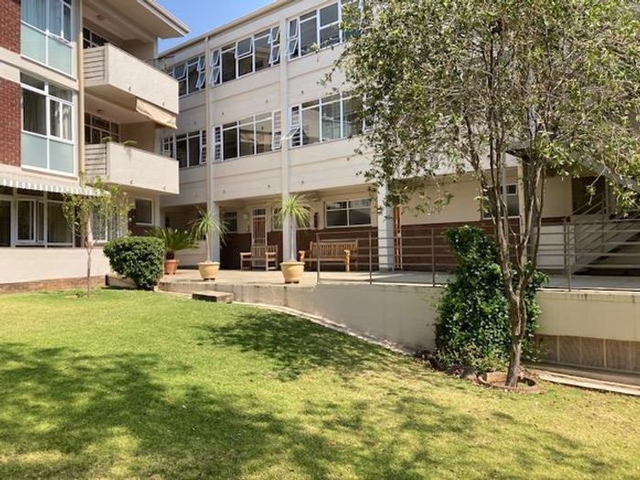 Craighall Park Apartment For Sale: Top floor, balcony, garden views, excellent security.