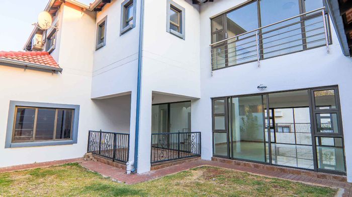 Spacious 5-Bedroom House For Sale in Kyalami Glen Estate with Family Amenities