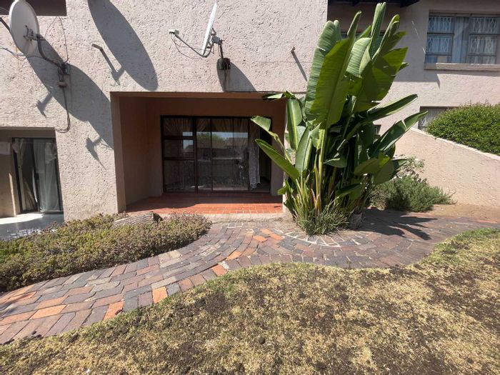 Garden apartment for sale in Buccleuch with 24-hour security and nearby amenities.