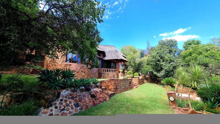 Spacious House in Pretoria West For Sale: Ideal for guests, events, and relaxation.