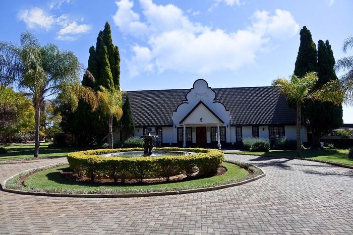 For Sale: House in Mooinooi Central with multiple rentals, pool, and business rights.