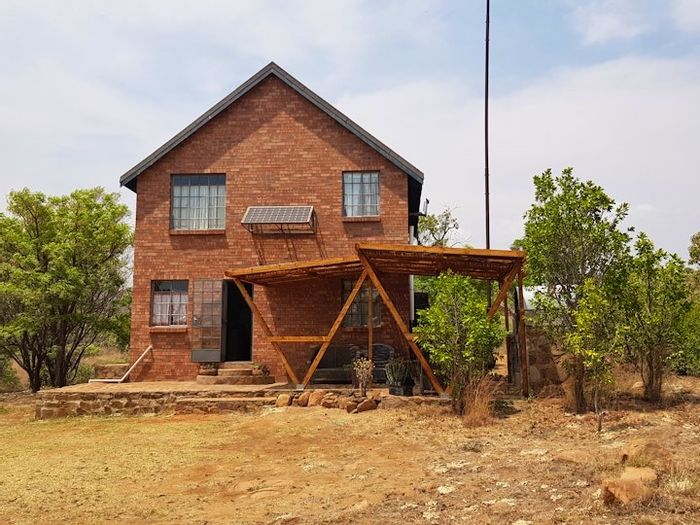 House for Sale in Utopia Nature Estate: Pools, tennis courts, hiking trails, and more!