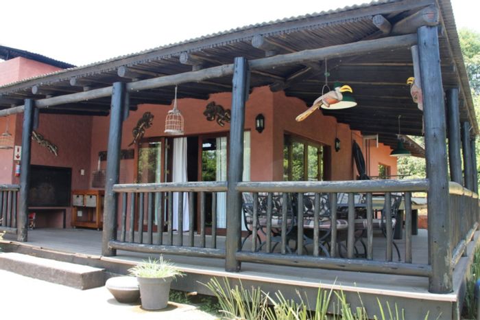 For Sale: House in White River Estates with 3 beds, pool view, and outdoor braai.