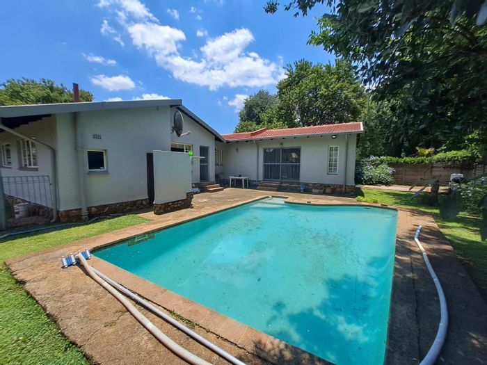 Doringkloof House for Sale: 3 Bedrooms, Pool, Garden, Near Mall and Freeway!