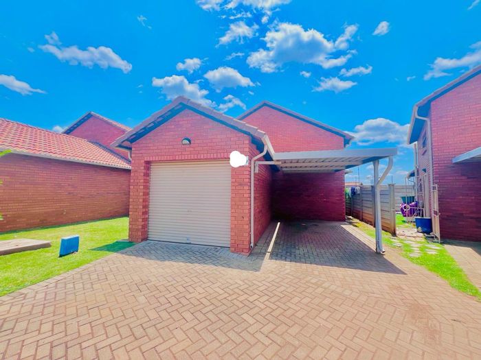 Chantelle House For Sale: 2 beds, study, open plan kitchen, garage, carport.